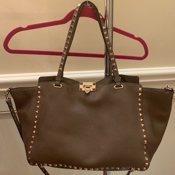 Valentino Garvani Rockstud Medium Leather Tote - Picture 1 of 5